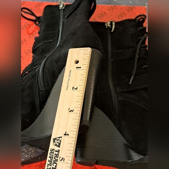 Guess black suede wedge lace up boots size 7.5 - Picture 4 of 8
